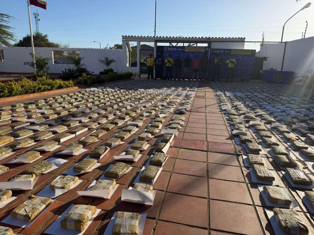 Incautaron en playa de Falcón 1.122 panelas de marihuana