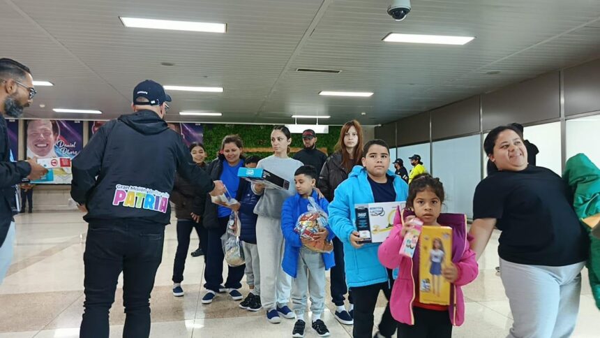 Arriba al país nuevo vuelo con 142 venezolanos desde EEUU