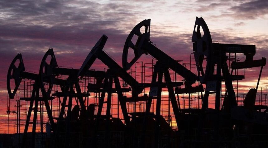 OPEP+ anuncia aumento de producción en 206.000 barriles diarios