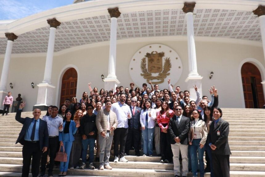Red de jóvenes parlamentarios implementa Programa de Turismo Estudiantil