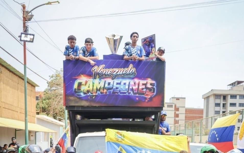 Guaireños reciben el trofeo del Clásico Mundial de Béisbol
