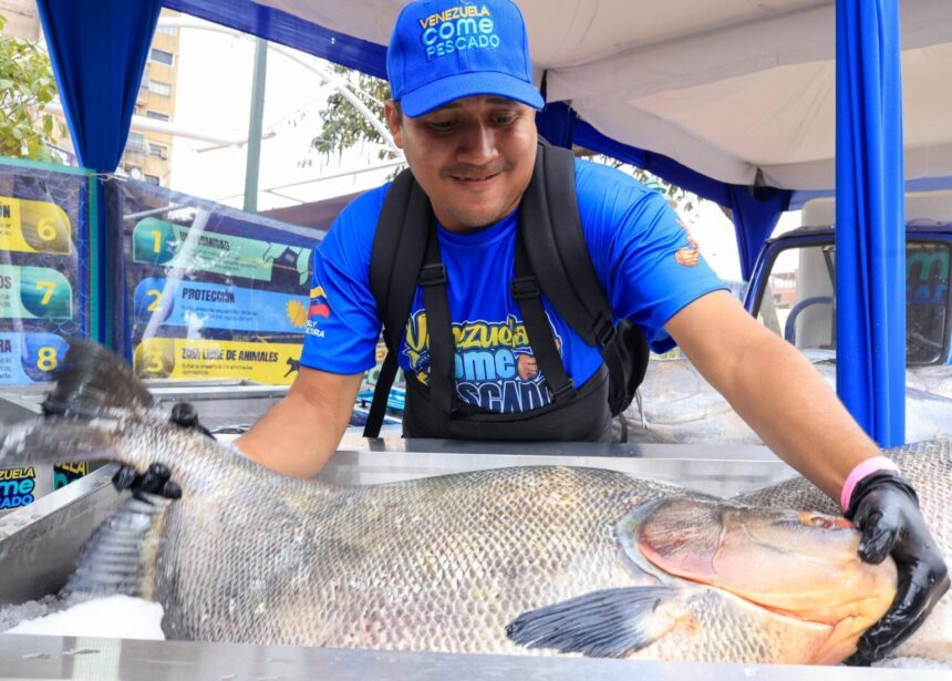 Presidenta (E) Delcy Rodríguez supervisa distribución de pescado a precios solidarios para Semana Santa