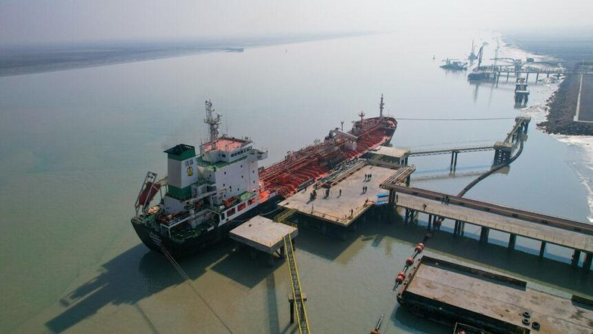 Irak anuncia el cierre de sus puertos petroleros