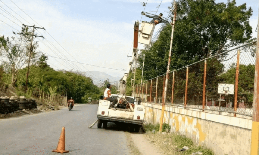 Colocan luminarias y reductores en arteria vial de Santa Teresa del Tuy