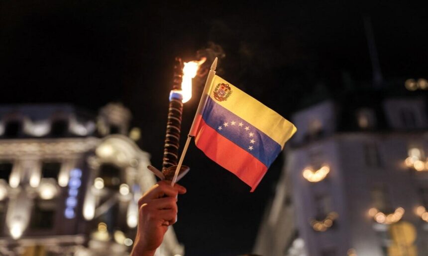 Realizan marcha de las antorchas en la parroquia 23 de Enero en respaldo a la paz