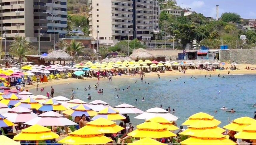 Metrobús activa ruta playera hacia La Guaira para Semana Santa 2026