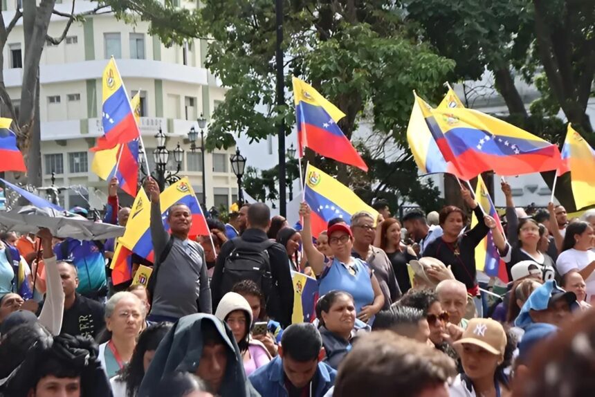 Pueblo venezolano sale a las calles en apoyo al presidente Nicolás Maduro y la primera dama Cilia Flores