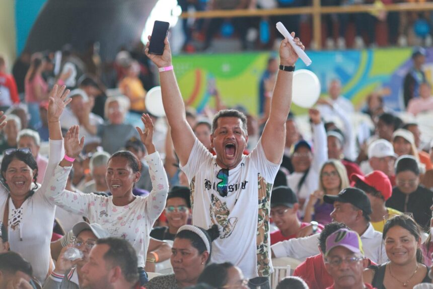 Presidenta (E) Delcy Rodríguez evalúa con el pueblo estrategias rumbo a la Consulta Popular del 8M