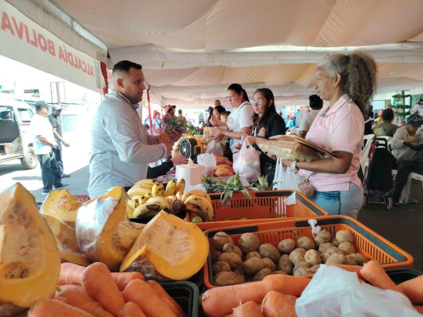 Vecinos de Maracaibo acceden a servicios de salud y alimentos en jornada de atención integral