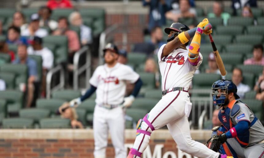 Ronald Acuña Jr. se embasa 4 veces y comienza a robar bases