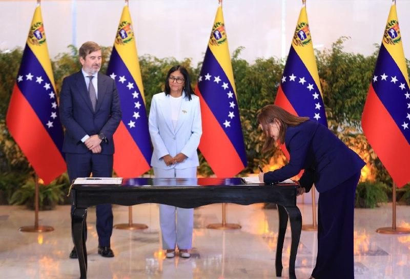 Presidenta (E) Delcy Rodríguez a Ministra Paula Henao: Le he entregado las riendas para que continúe este trabajo conjunto