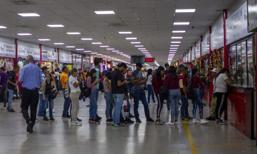 Terminal de La Bandera registra gran afluencia de pasajeros por asueto de Semana Santa