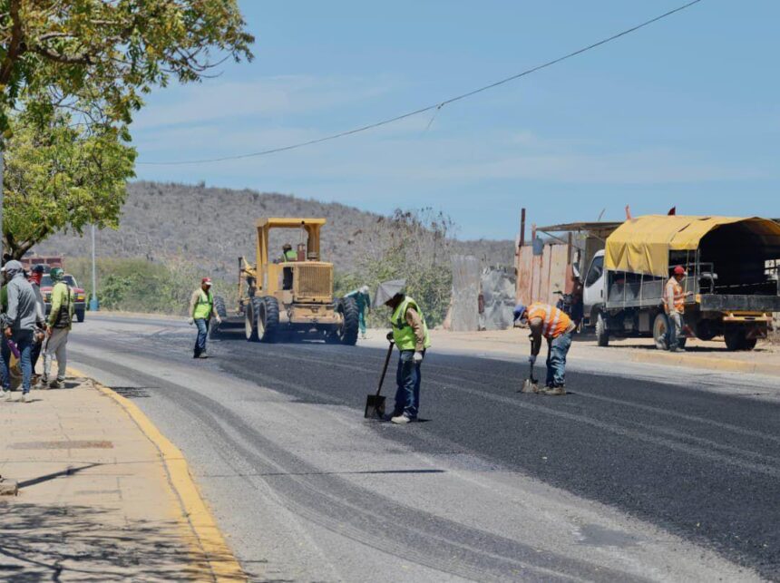 Avance en la rehabilitación vial del estado Sucre alcanza las 6.500 toneladas de asfalto
