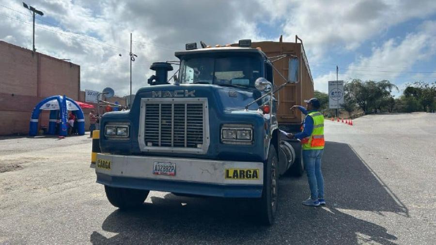 INTT restringe circulación de transporte con carga pesada por Semana Santa