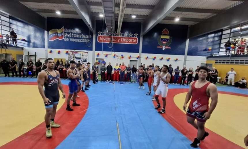 Barinas y Falcón dominan primera jornada del Campeonato Nacional de Lucha