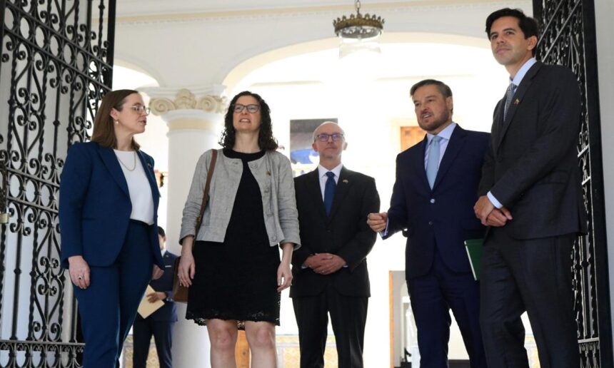 Venezuela y Reino Unido exploran el fortalecimiento de las relaciones bilaterales