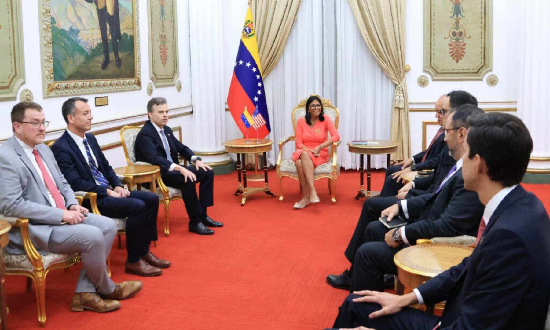 Presidenta (E) Delcy Rodríguez recibe al nuevo encargado de negocios de EE.UU John Barrett
