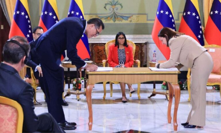 Presidenta (E) Delcy Rodríguez recibió a delegación de EEUU y firma nuevos acuerdos de cooperación energética