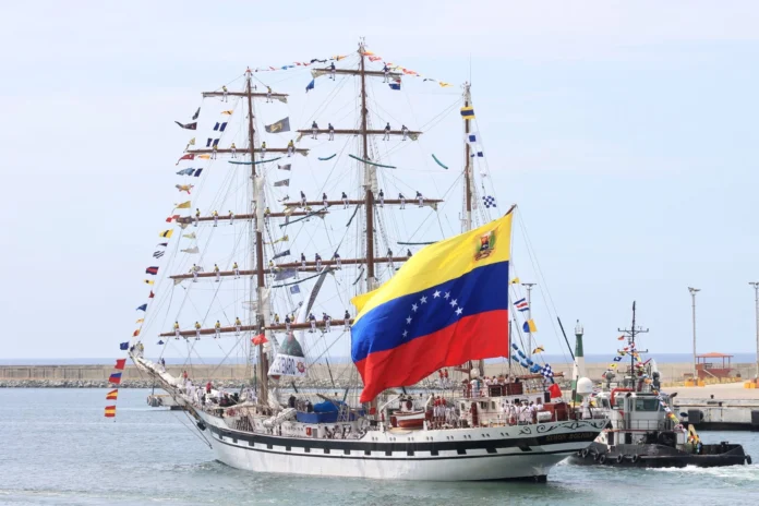 Buque Escuela «Simón Bolívar» arribó a Dominica como parte de la diplomacia de paz