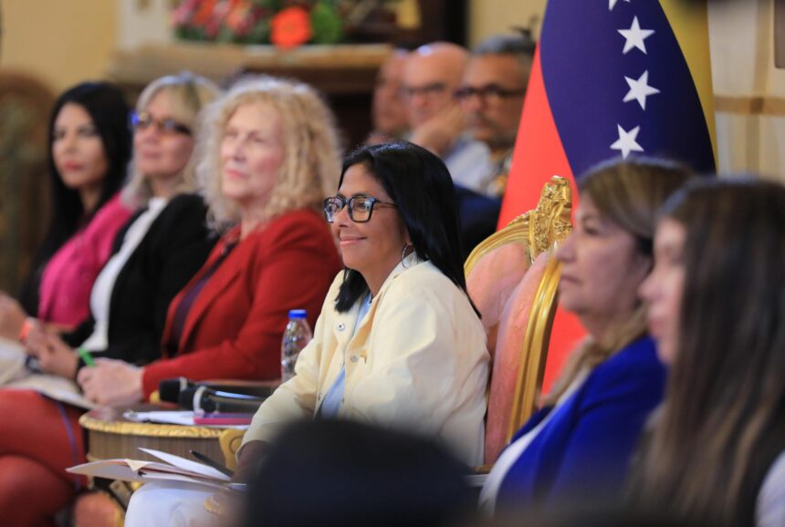 Presidenta (E) Delcy Rodríguez ratifica visión femenina para la paz y la convivencia