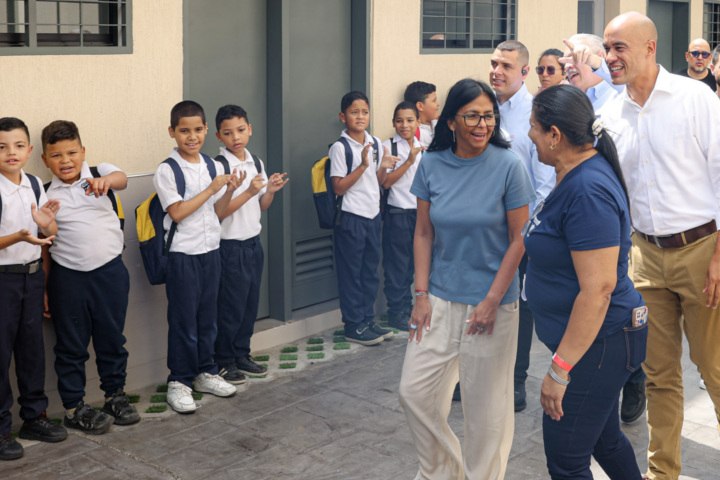 Presidenta (E) Delcy Rodríguez ratifica que recursos del Estado serán destinados a la protección social