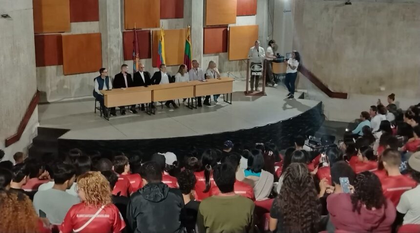 CAVECOM-E y FACES estrechan lazos institucionales para fortalecer formación académica en economía digital