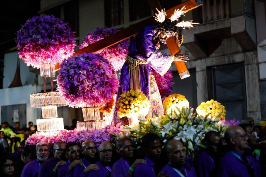 Miles de feligreses llenaron las calles de Caracas para rendirle homenaje al Nazareno de San Pablo