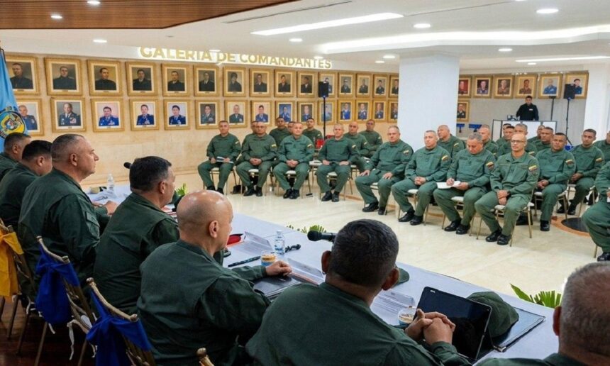 Ministro González López visita Base Aérea “La Carlota” para impartir orientaciones estratégicas
