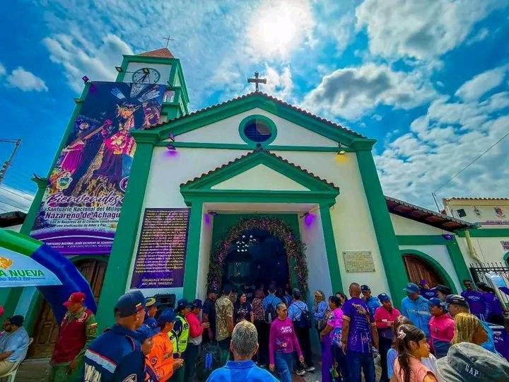 Fieles y peregrinos renuevan su fe ante el Nazareno de Achaguas