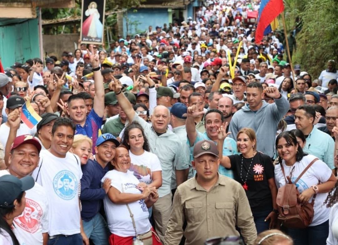 Ministro Cabello: “La gran mayoría de los venezolanos quieren seguir viviendo en paz”