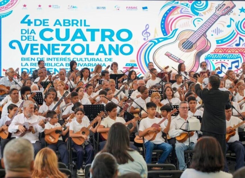 Caracas Sinfónica celebra el Día del Cuatro con más de 300 alumnos en formación