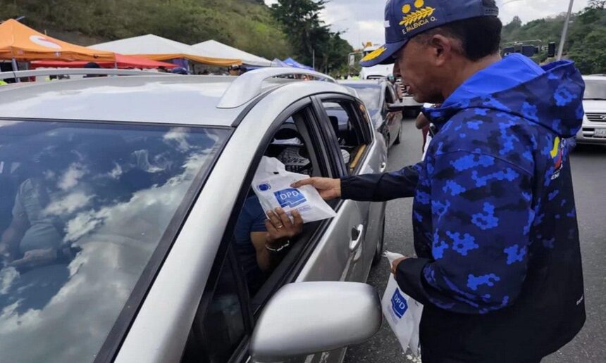 Autoridades supervisan retorno de temporadistas desde Distribuidor Metropolitano