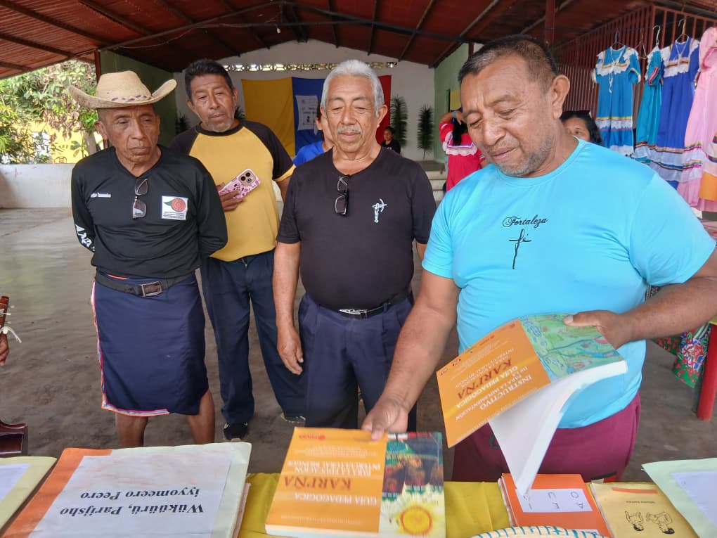 Instituto Nacional de Idiomas Indígenas celebró 1era Expoferia del Libro en Bajo Hondo