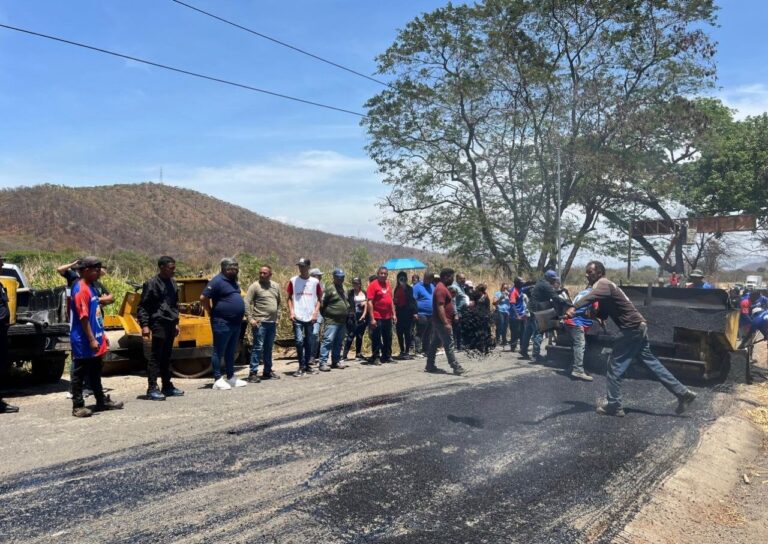 Avanza Plan de Asfaltado y Bacheo en Carretera Nacional Güigüe-Maracay