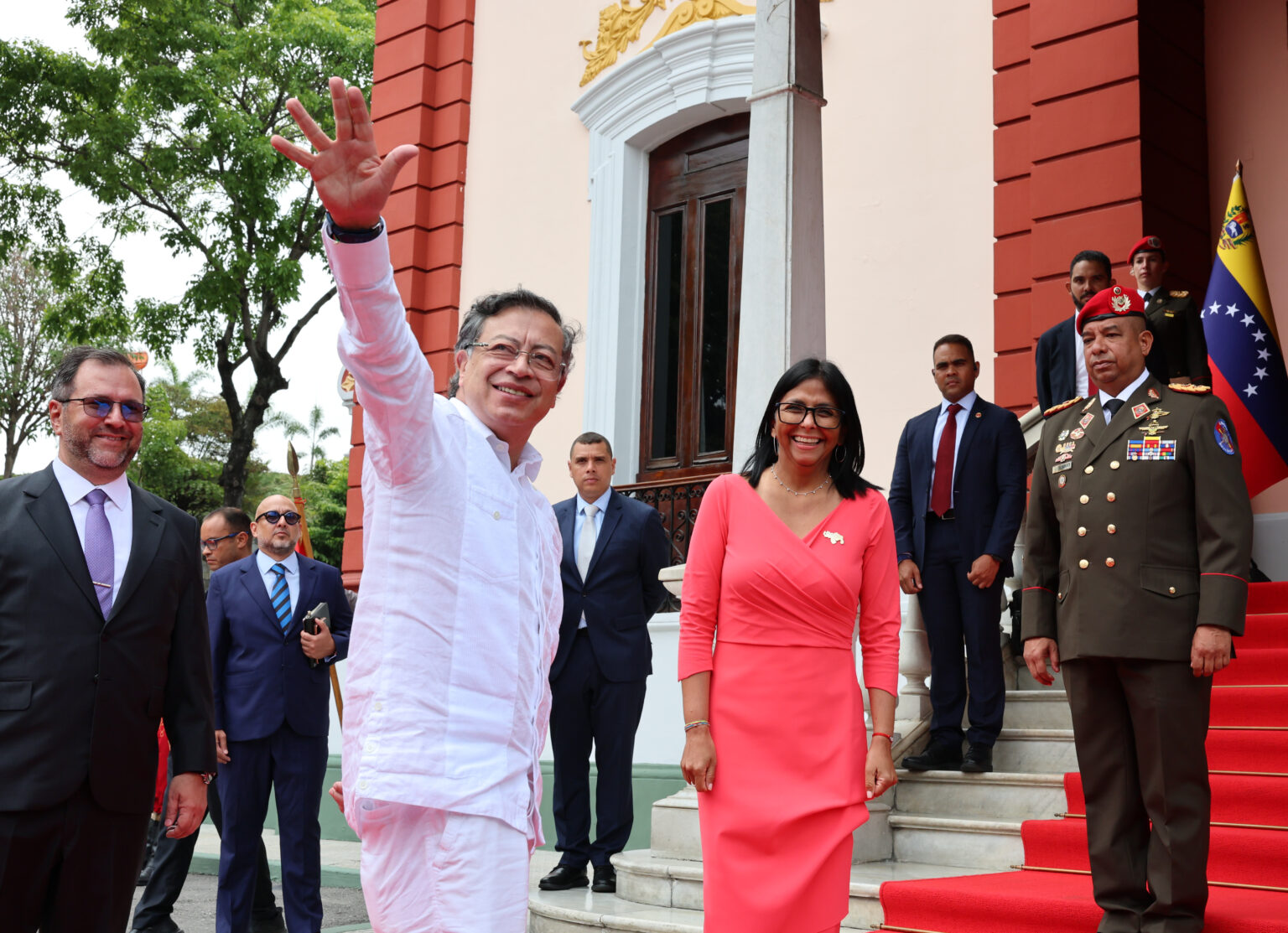 Presidenta (E) Delcy Rodríguez recibe al mandatario colombiano Gustavo Petro en Miraflores