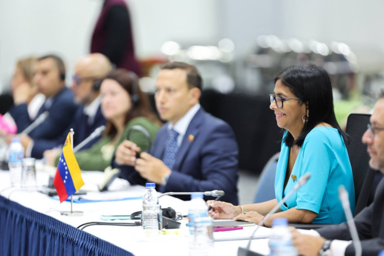 Presidenta encargada: Hemos invitado a Barbados a invertir en nuestros campos de petróleo y gas