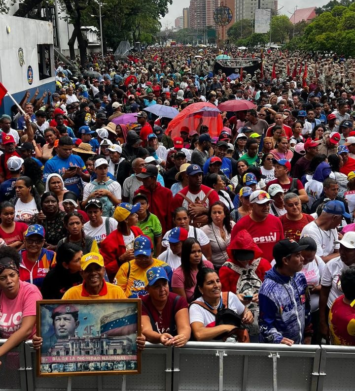 El chavismo sale a las calles para celebrar 24 años del rescate del Comandante Chávez