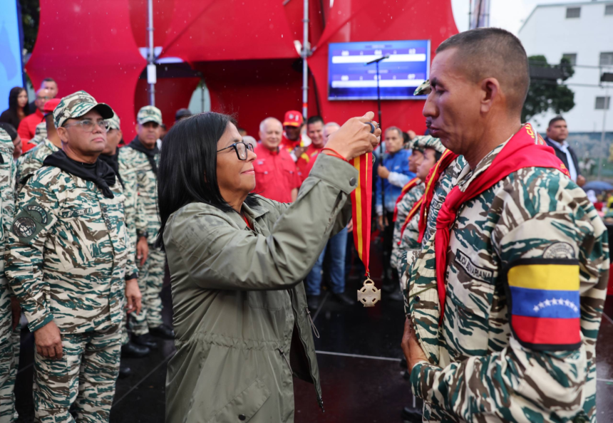 Integrantes de la Milicia Bolivariana fueron ascendidos y condecorados