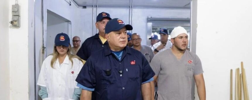 Ministro Cabello visitó empresa avícola Pollos Vilva