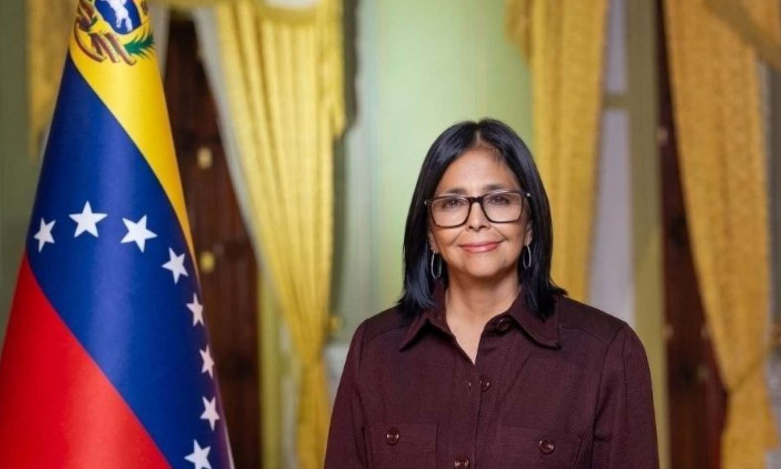 Presentan foto oficial de presidenta (E) Delcy Rodríguez para líneas de mando de la FANB