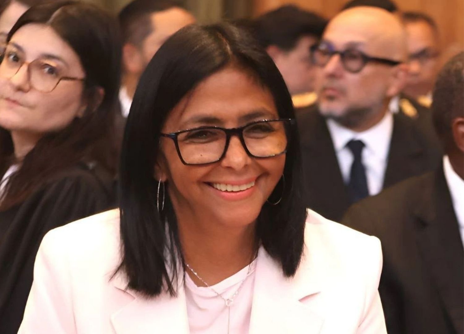 Presidenta (E) Rodríguez: Feliz de regresar luego de defender la Guayana Esequiba