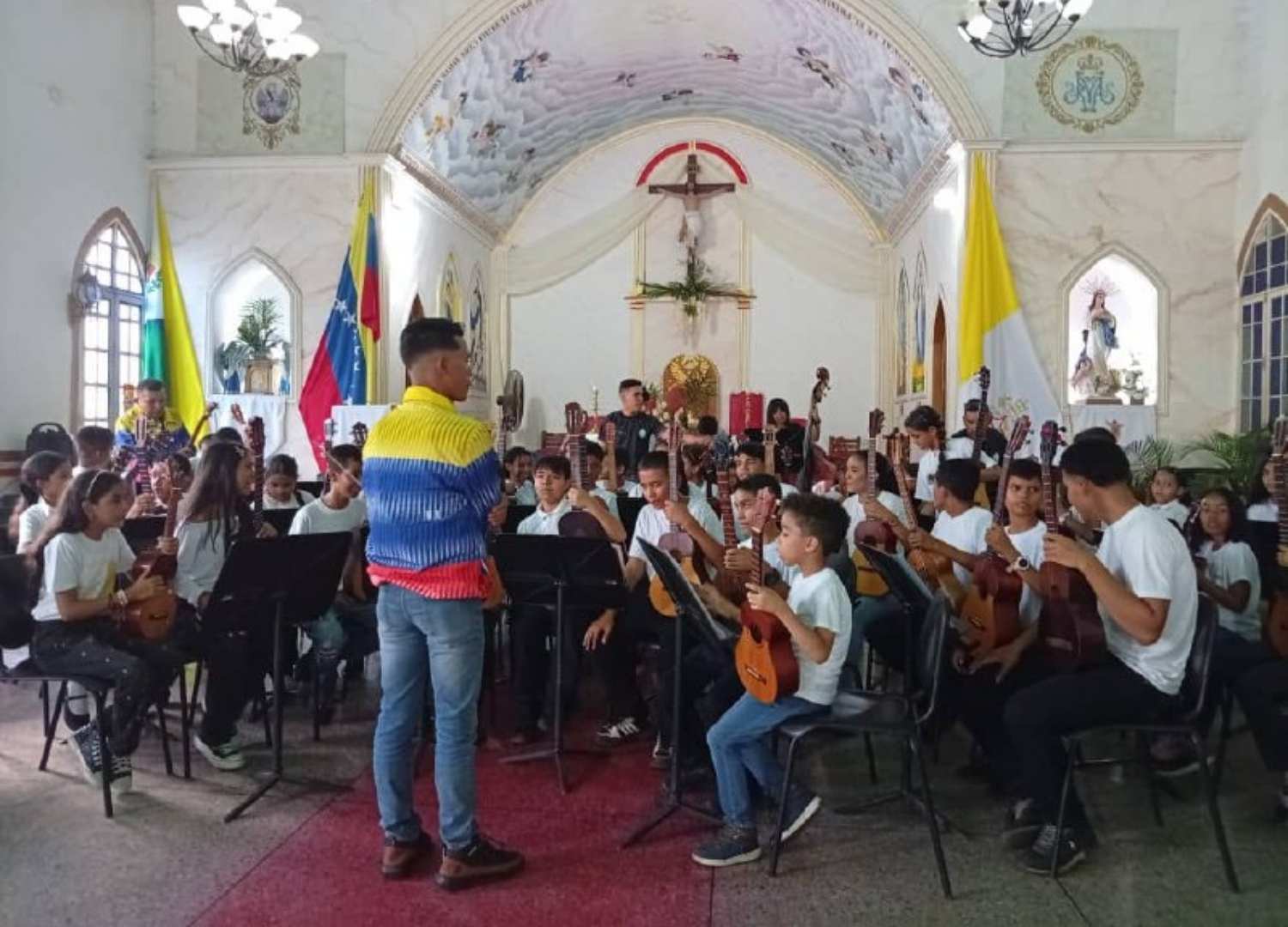 Orquesta de Biruaca conmemora aniversario con concierto didáctico