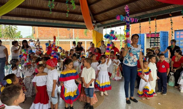 Centro de Educación "Miguel Ache Gubaira" celebró acto en honor a La Cruz de Mayo