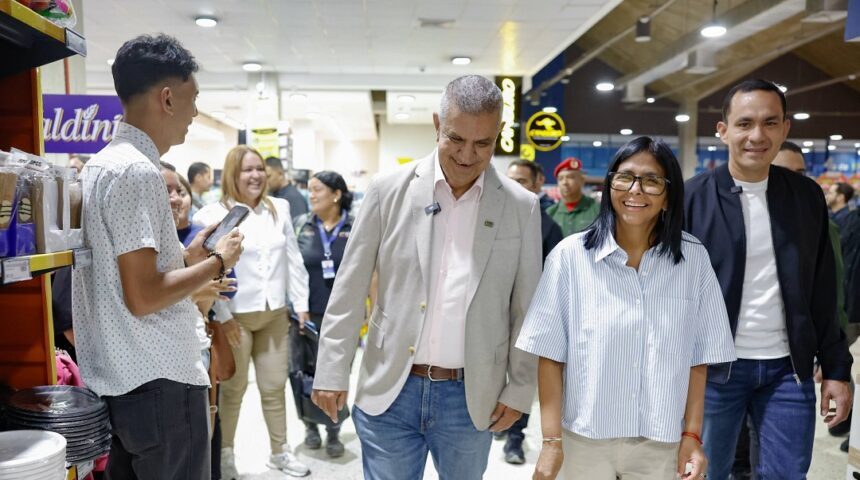 Presidenta (E) Delcy Rodríguez destacó récord de ventas y abastecimiento nacional
