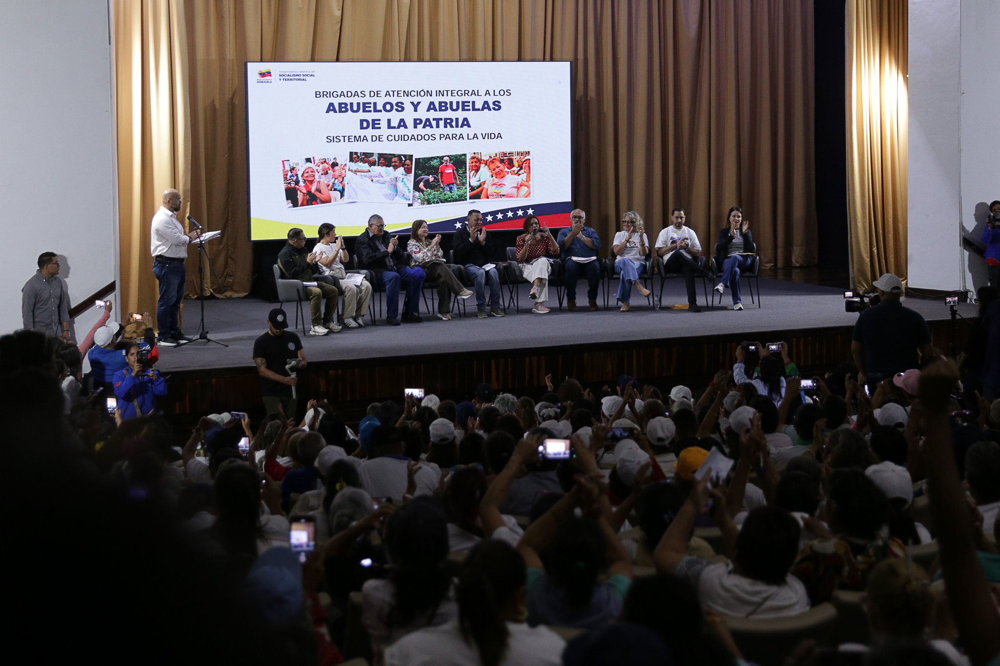 Inicia despliegue de brigadas para atención de abuelos y abuelas en el país