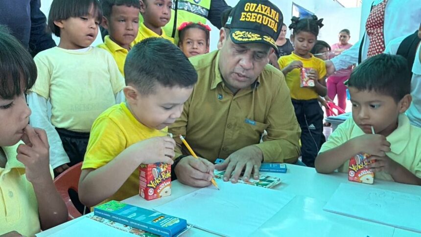 Entregan aulas renovadas en Preescolar Luisa Cáceres de Arismendi en la Guayana Esequiba