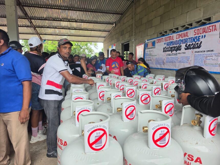 Comunas de Biruaca reciben 320 cilindros de gas comunal