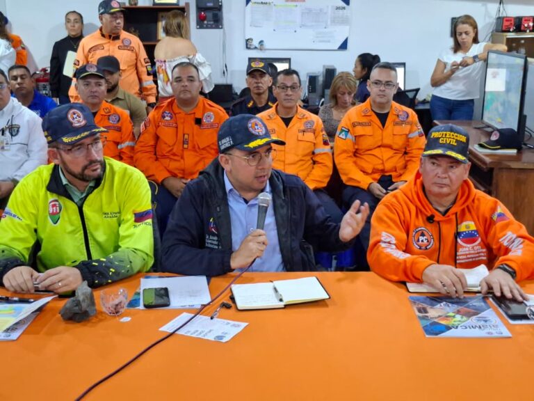Arnaldo Sánchez se solidariza con familiares de víctimas en tragedia del Páramo