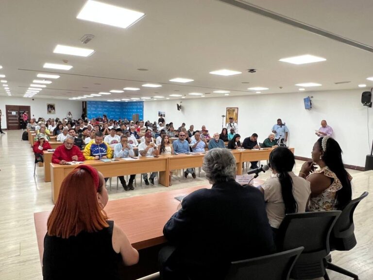 La Guaira realizó conversatorio sobre nuevas formas de comunicación para fortalecer el Poder Popular