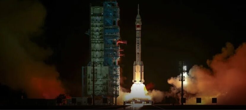 Tripulación de la nave espacial china Shenzhou-21 regresó a la Tierra